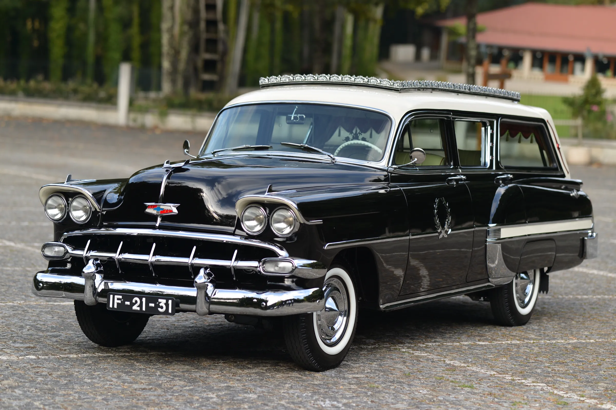 Cerimónias fúnebres com viatura clássica cerimonial Chevrolet 1954